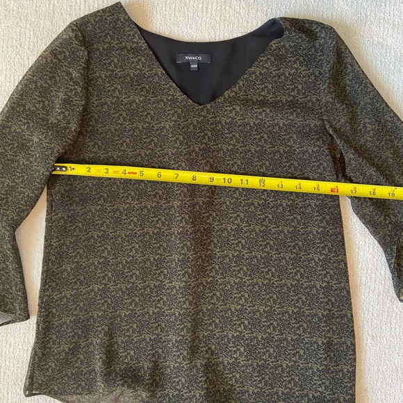 XXS RW&CO Olive Green per sleeve blouse with bell sleeve - Picture 4 of 6